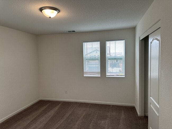 Building Photo - Manteca 5 Bedroom, 3 Bath Executive Style ...