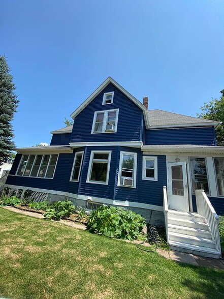 Side view - 434 Goodrich Ave
