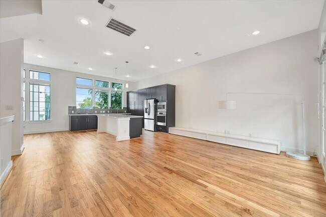 Building Photo - 2104 Colorado St