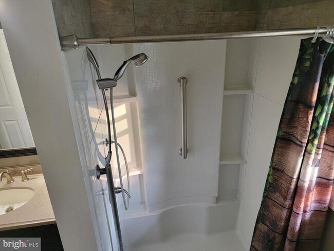 Building Photo - 1639 Perkins Ln