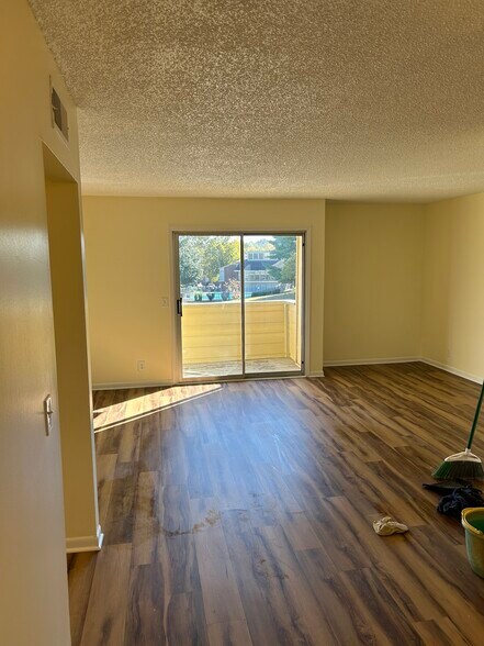 Building Photo - 515 Basswood Ave