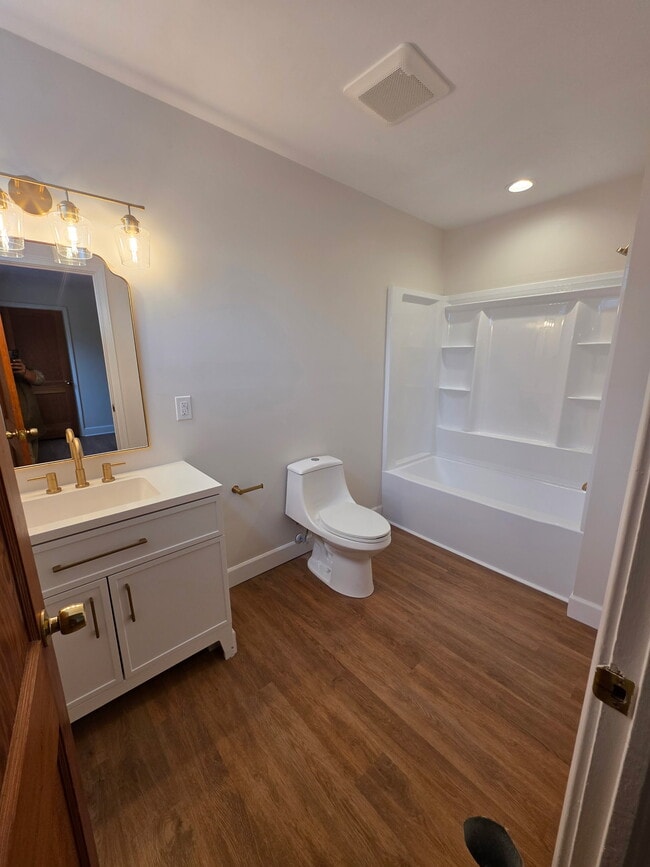 Building Photo - 612 Greenway Dr