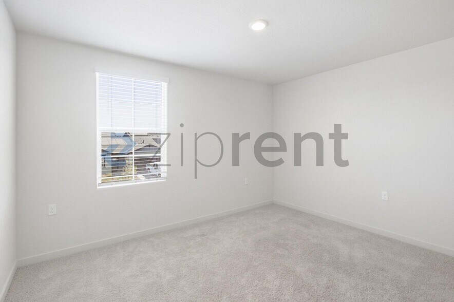 Building Photo - Unit