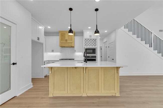 Building Photo - 7001 SW Basswood Ave