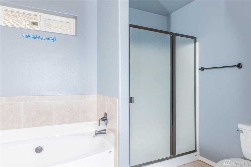 Master Bath - 7730 181st Street East