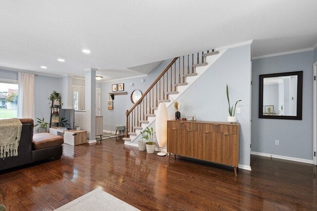 Building Photo - Beautiful End Unit Townhome in Weatherhill Farms