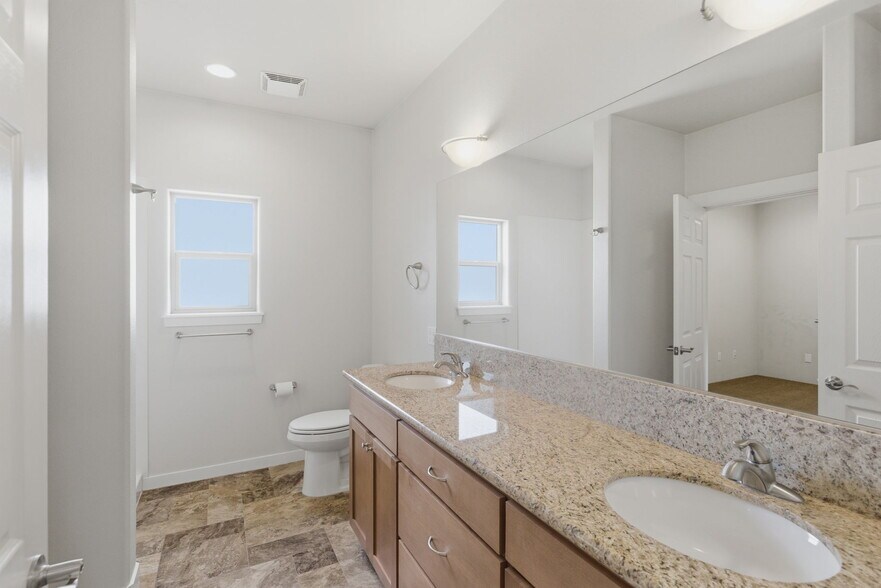 Building Photo - 741 SW Kinsington Ct