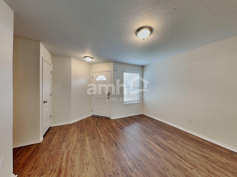 Building Photo - 9551 W Portola Dr