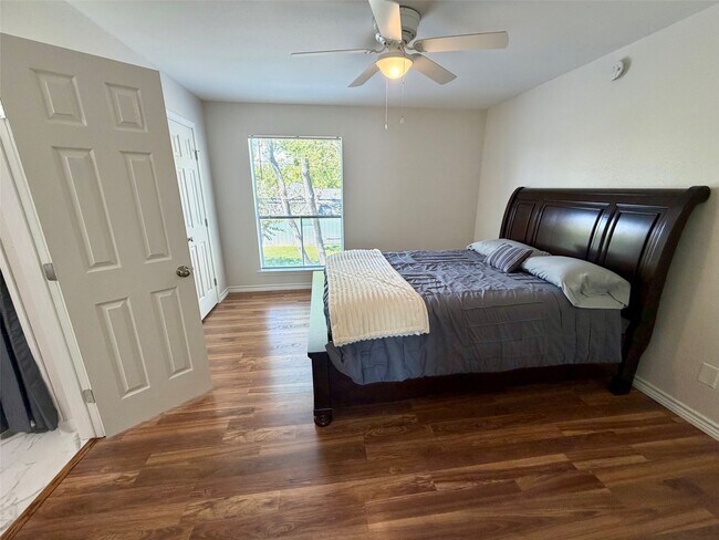 Building Photo - 3300 Pebblebrook Dr