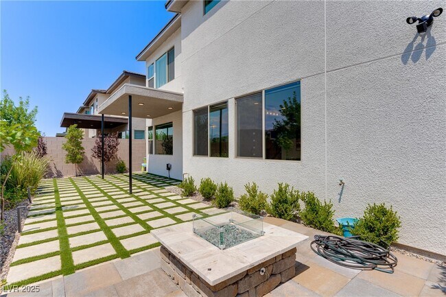 Building Photo - 6333 Redstone Hls Dr