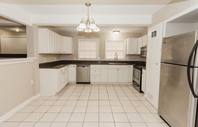 Building Photo - 2780 Hall Dr SE