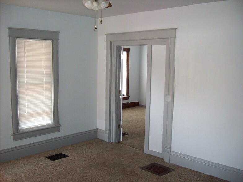 Building Photo - 203 Dixon Ave