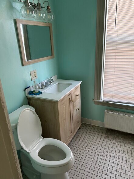 1 full bathroom with full tub - 383 Main St