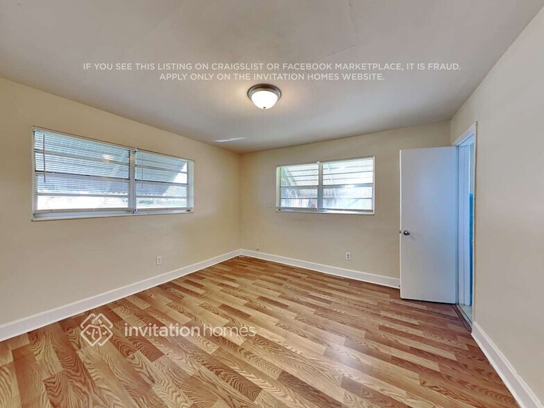 Building Photo - 6980 SW 30th St