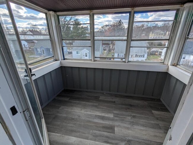 Building Photo - 359 Oak St