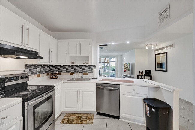 Building Photo - 1690 NE 191st St