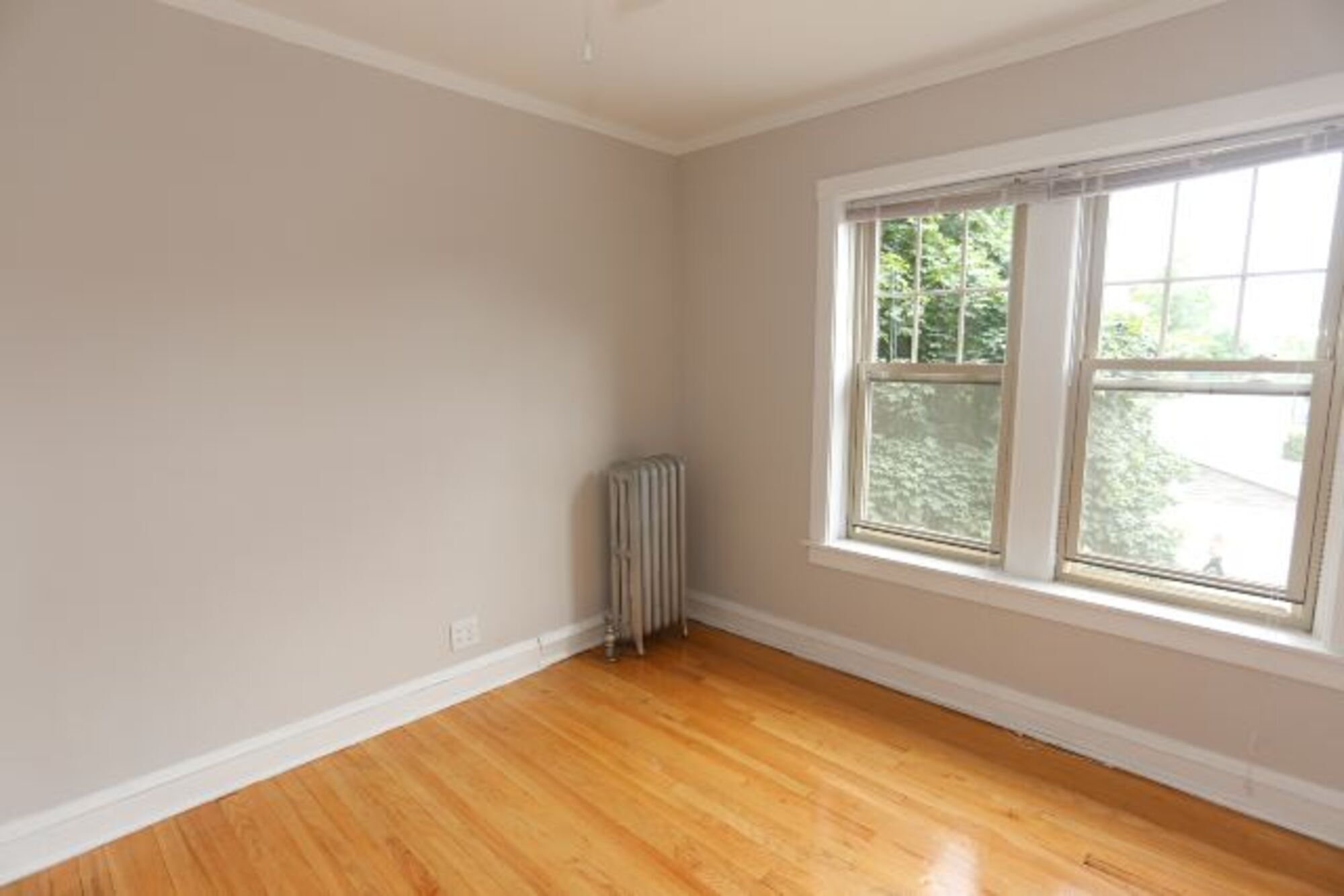 Building Photo - 2220 W Ainslie St