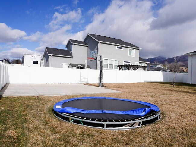 Building Photo - 2274 S 50 E