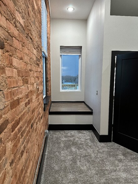 Building Photo - 430-432 Main St