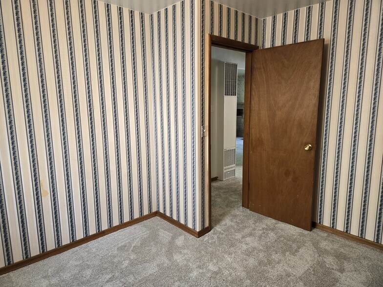 Entry to 2nd Bedroom - 4005 N 24th St