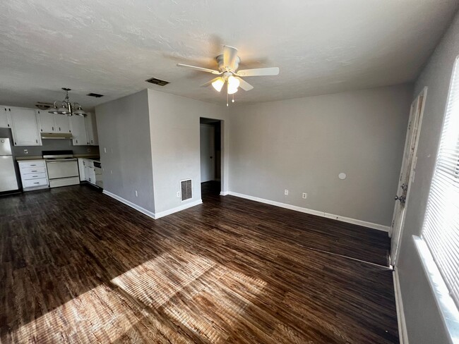 Building Photo - 2 Bedroom Close to FSU & TCC