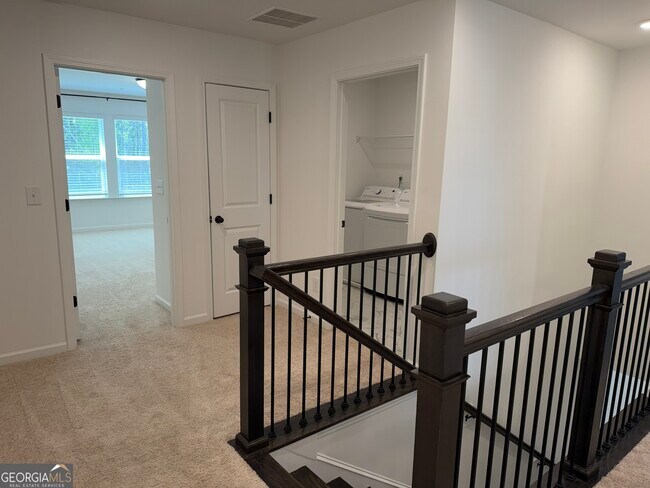 Building Photo - 716 Vallin St