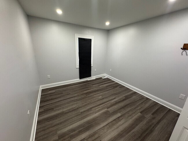 Building Photo - 222 Chesna Dr