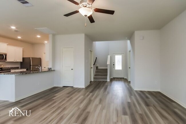 Building Photo - 10429 Sweetwater Creek Dr