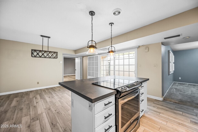 Building Photo - 5945 E Thomas Rd