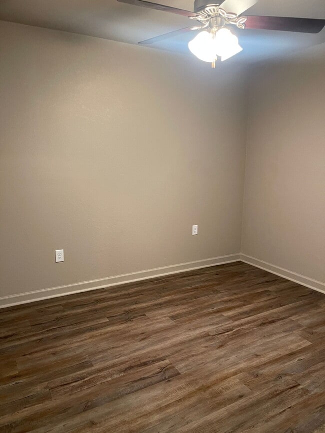 Building Photo - "Charming 3-Bedroom Haven with 2.5 Baths in the Heart of Jonesboro – 1,000 Sq Ft of Comfort at 51...