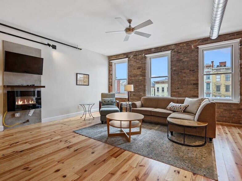 Primary Photo - 111 W Elder St