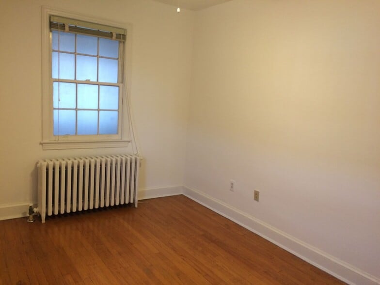 Building Photo - 4025 Davis Pl NW