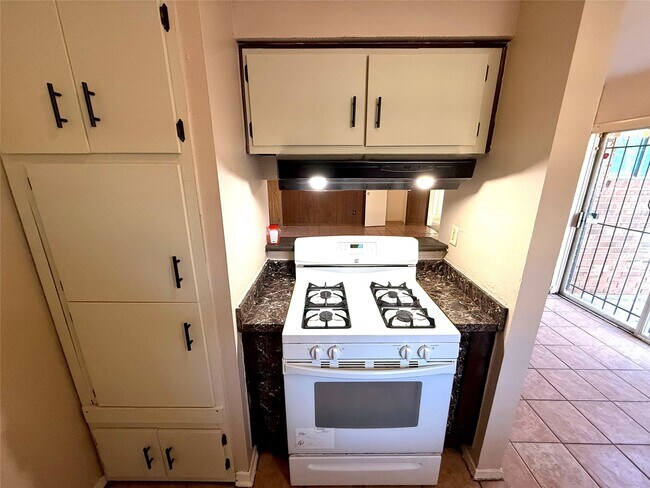 Building Photo - 3619 Kilkenny Dr