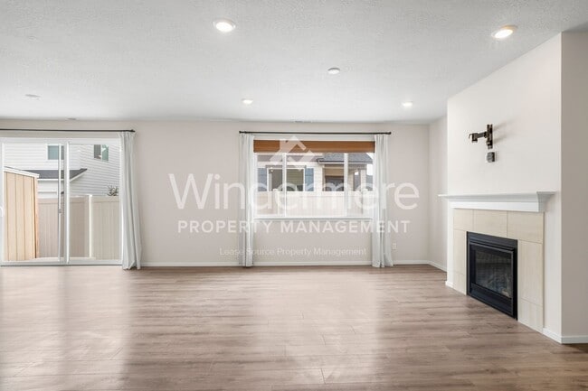 Building Photo - ***Half off 1st full month's rent*** LIber...