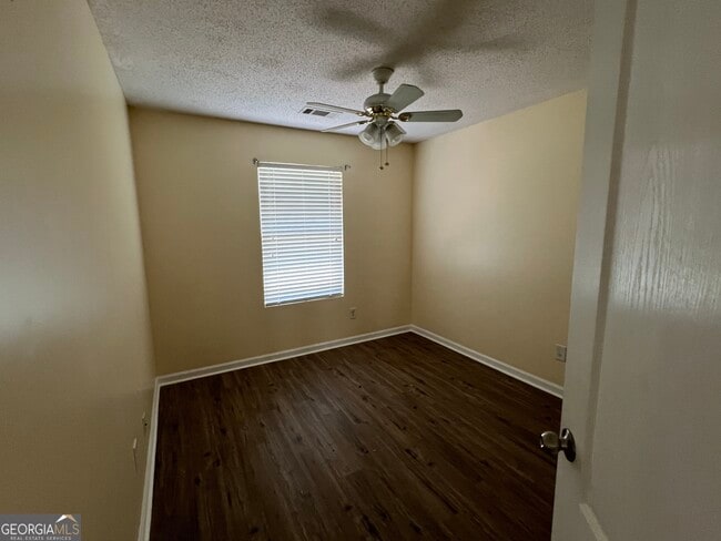 Building Photo - 1229 Clearwater Dr