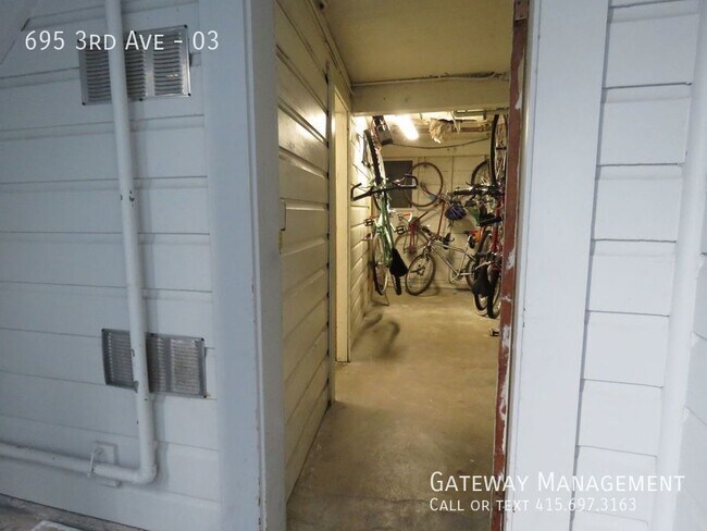 Building Photo - 695 3rd Ave