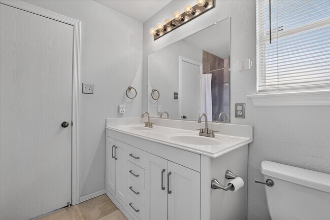 Building Photo - 16211 Whitesage Ct
