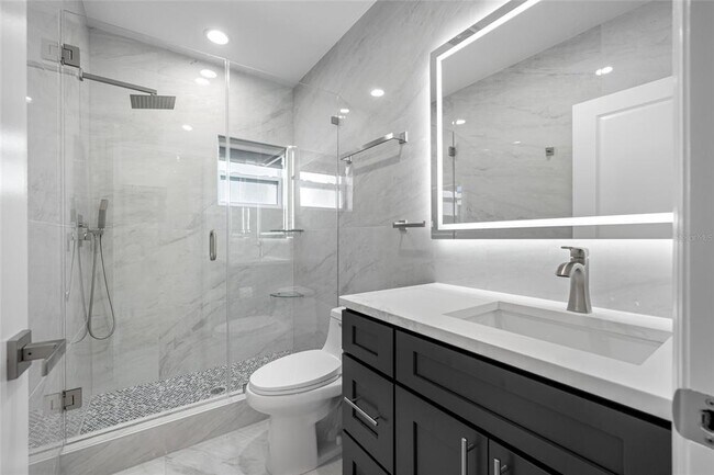 Building Photo - 527 N Garden Ave