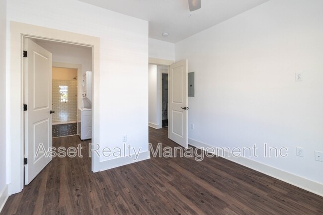 Building Photo - 1110 Franck St