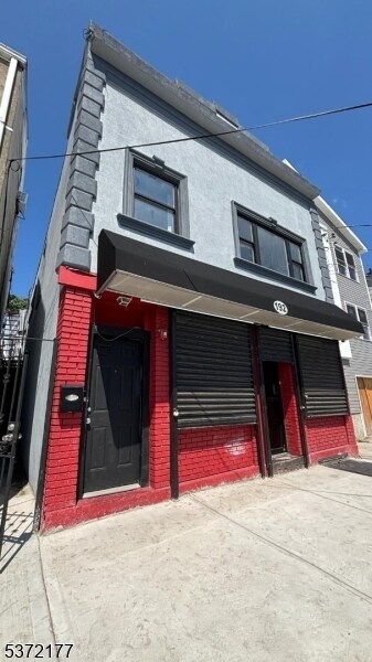 Building Photo - 192 Beech St