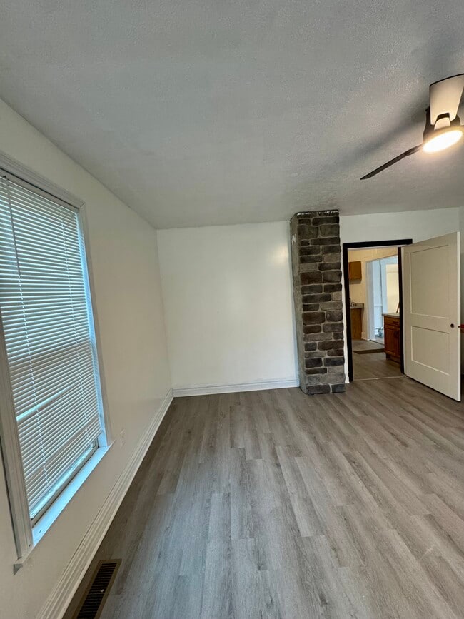 Building Photo - 460 Storms Ave