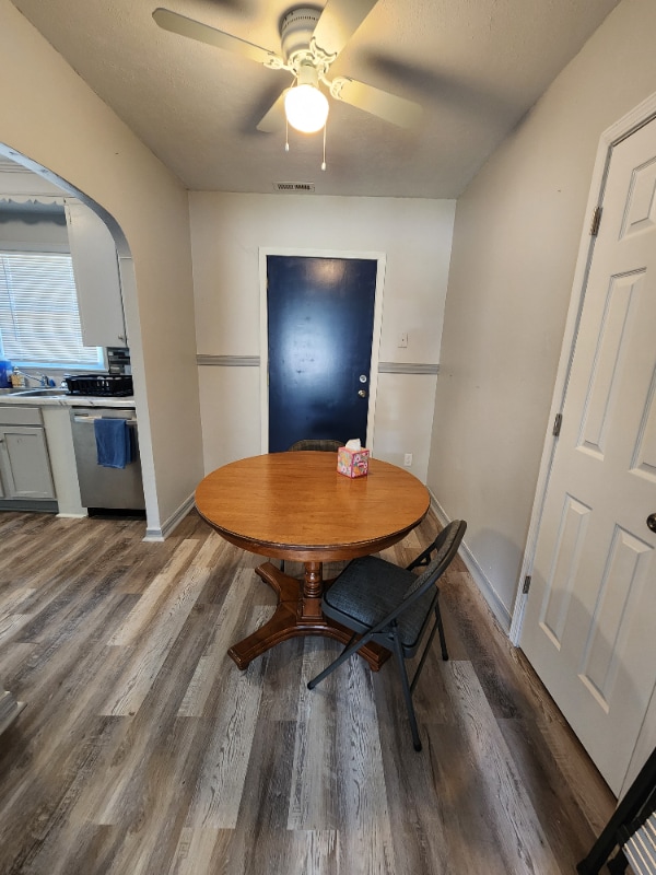 Building Photo - 626 N Oliver St