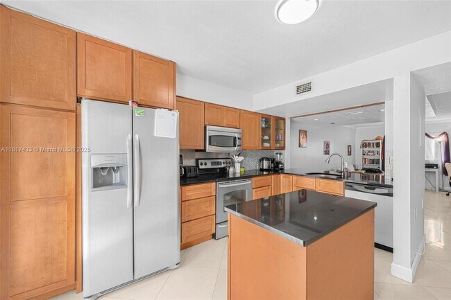 Building Photo - 8240 SW 149th Ct