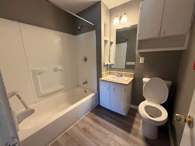 Building Photo - 9-15 Riverview Place-11 3rd Floor