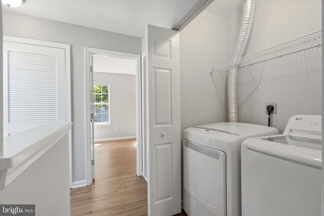 Building Photo - 26091 Lands End Dr
