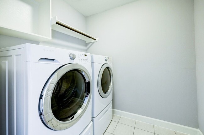 Building Photo - 1811a Wichita St