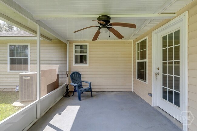 Building Photo - 402 Sterling Creek Dr