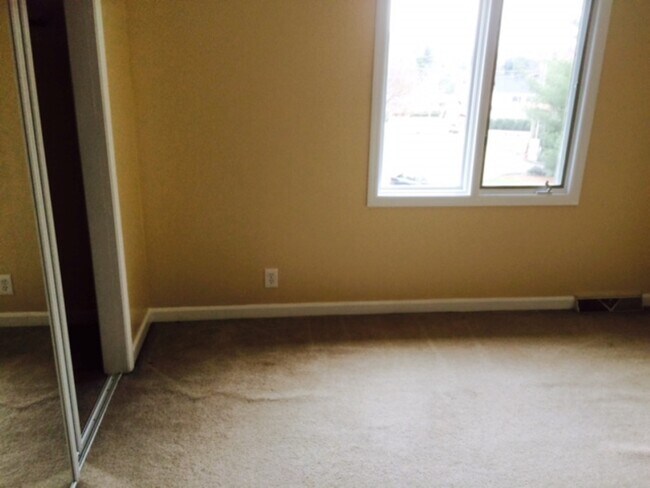 Building Photo - 124 Arlington Cir