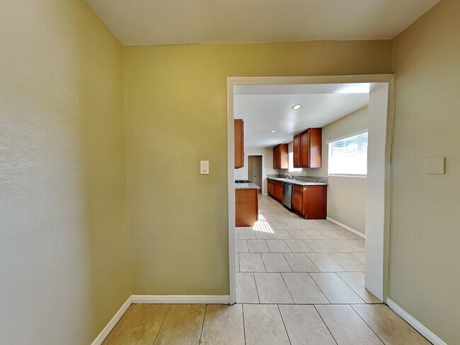 Building Photo - 10757 Valley View Ave