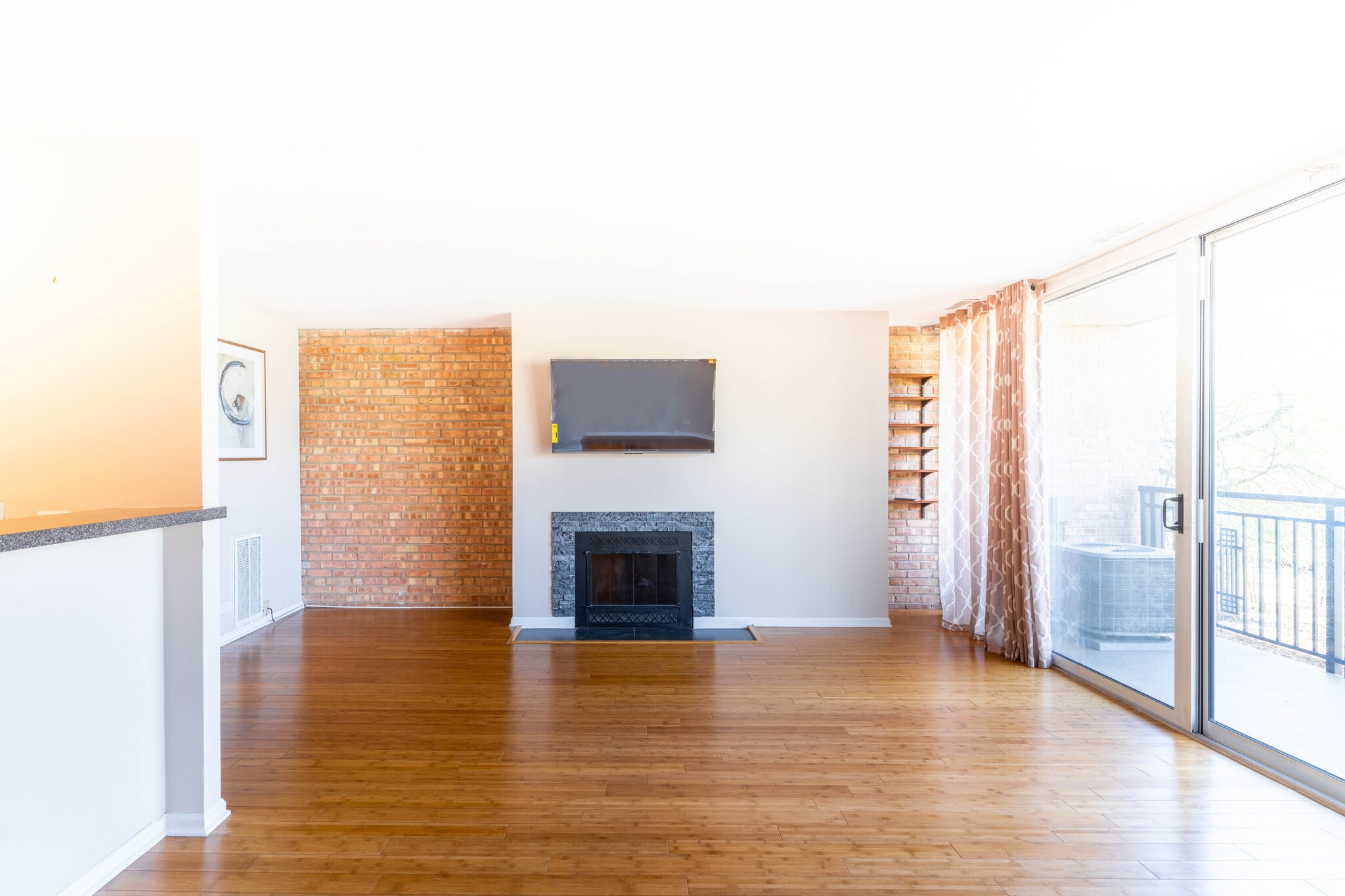 Building Photo - 5950 Oakwood Dr